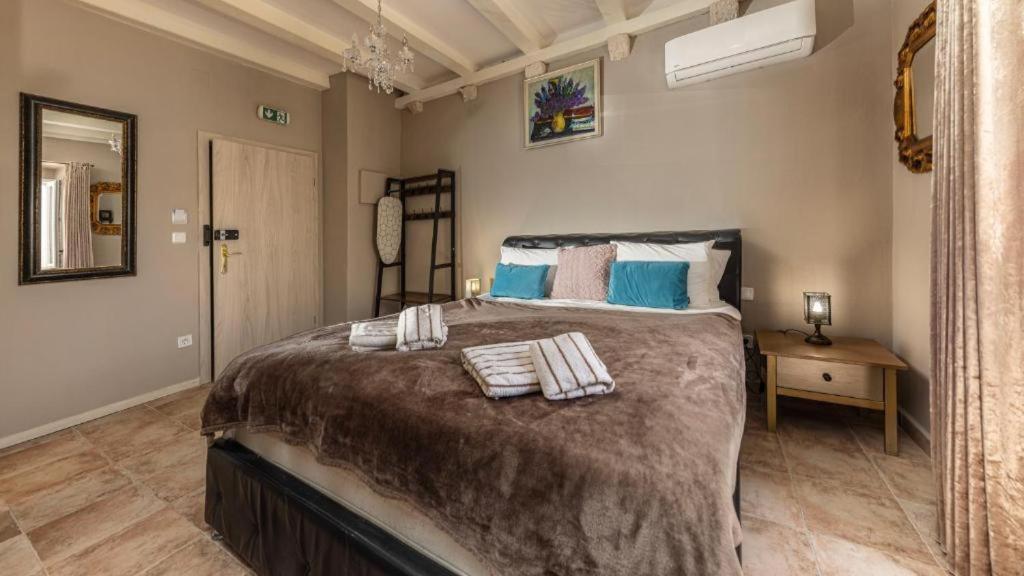 Shanti Apartment *